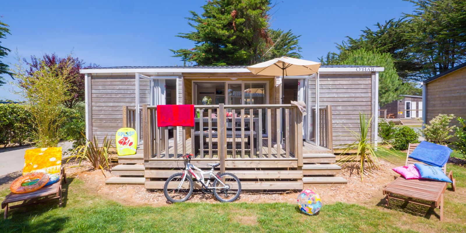 camping-mobil-home-bretagne-Premium-4-personnes-exterieur-B1