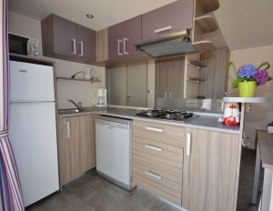 camping-mobil-home-bretagne-4-fleurs-40m2-2-sdb-6-personnes-cuisine-G1